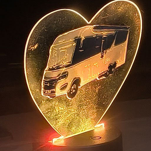 Personalisierter LED-Lichtsockel mit deinem Wohnmobil
